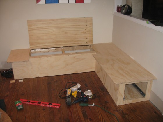 banquette with lid up